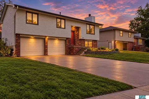7231 Greenwood Ct, Lincoln, NE 68507