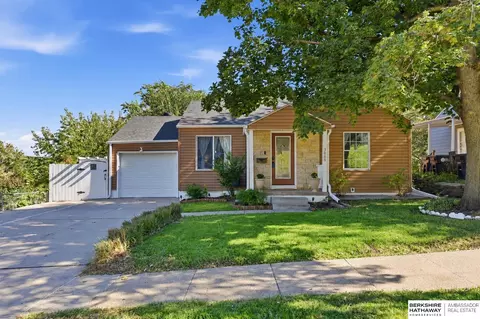3869 N 65th St, Omaha, NE 68104