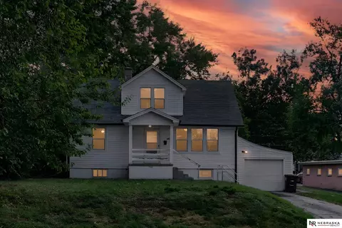 4421 N 61st St, Omaha, NE 68104