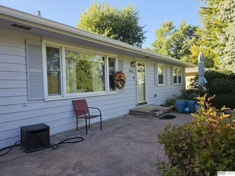 6832 N 56 St, Omaha, NE 68152