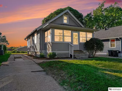3728 N 53 St, Omaha, NE 68104