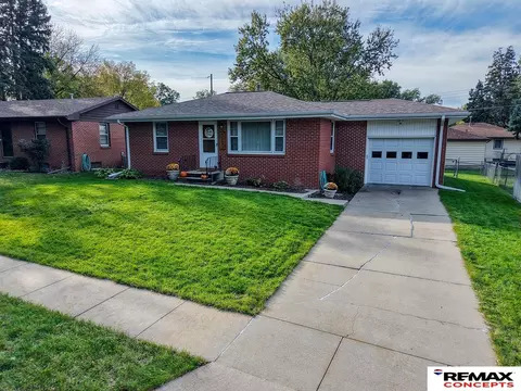 6909 W St, Lincoln, NE 68505