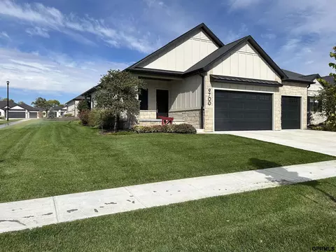 9700 Casa Galeano Ct, Lincoln, NE 68520