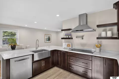 136 Bellevue Blvd S, Bellevue, NE 68005