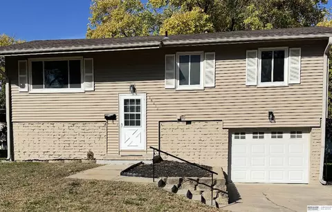 14212 Karl St, Omaha, NE 68137