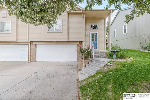 15128 Camden Ave, Omaha, NE 68116