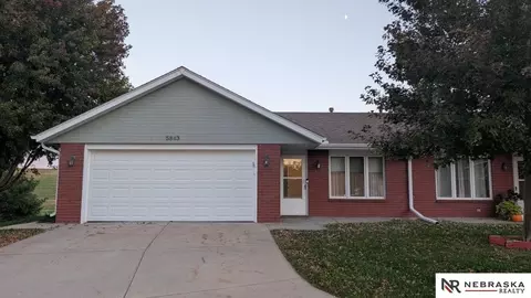 5843 Woodridge Ct #10, Lincoln, NE 68506