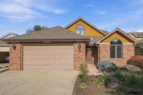 6412 Chesterfield Ct, Lincoln, NE 68510