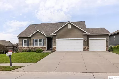 17314 Soldier St, Omaha, NE 68136
