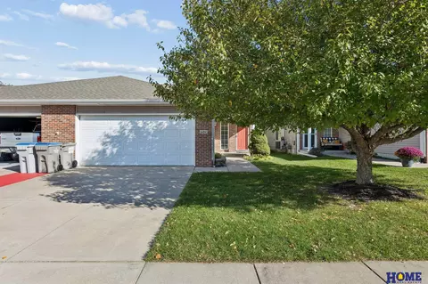 6104 Windhaven Dr, Lincoln, NE 68512