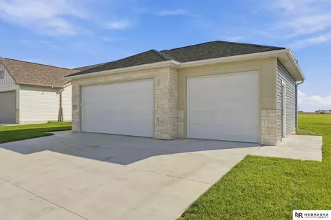 8701 Camrose Ln, Lincoln, NE 68526