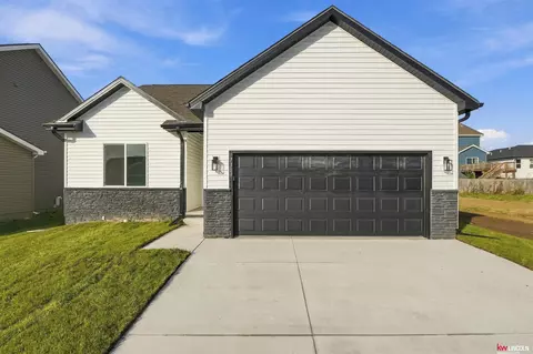 7309 N 10th St, Lincoln, NE 68521