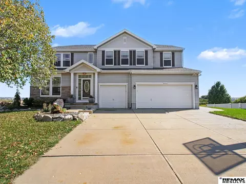 10915 S 113 St, Papillion, NE 68046