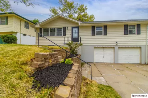 6634 Curtis Ave, Omaha, NE 68104