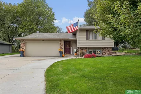 1305 Elkhorn Dr, Arlington, NE 68002