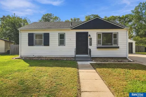 5921 Lee Cir, Lincoln, NE 68506