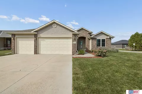 7420 Yankee Woods Dr, Lincoln, NE 68516