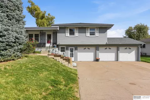 3817 N 93rd St, Omaha, NE 68134
