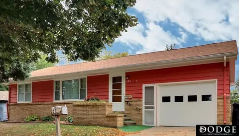 325 E 11th St, Fremont, NE 68025