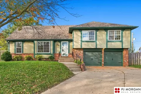 9732 Jaynes Cir, Omaha, NE 68134