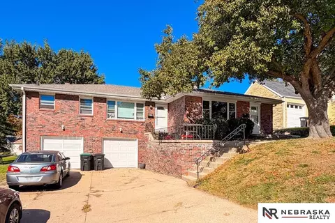 5622-5624 Erskine St, Omaha, NE 68104