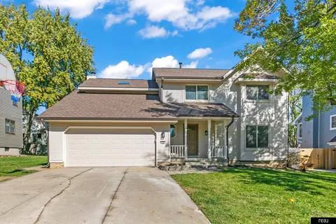 702 E Cary St, Papillion, NE 68046