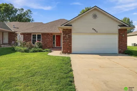 5921 Berkeley Dr, Lincoln, NE 68512