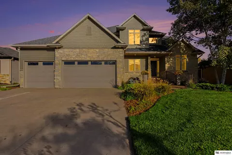 9312 S 28th St, Lincoln, NE 68516