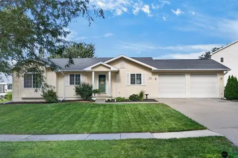 5343 Mission Ln, Lincoln, NE 68521