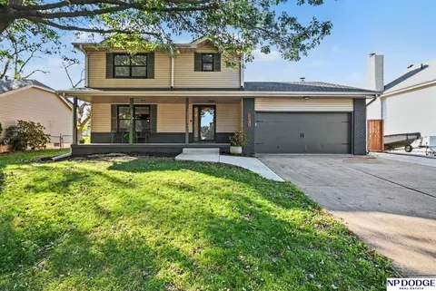 1212 Cedarwoods Dr, Papillion, NE 68046