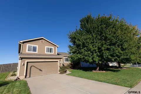 17258 Ruggles St, Omaha, NE 68116