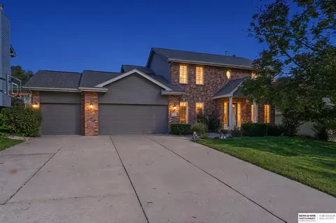 Exterior - 17316 Sharp St, Omaha, NE 68135 photo 4 of 11