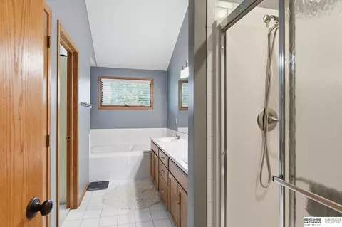 Bath - 17316 Sharp St, Omaha, NE 68135 photo 2 of 6