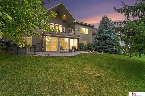 17219 Howard Plz, Omaha, NE 68118