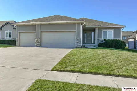 6301 Nashway Cir, Lincoln, NE 68516