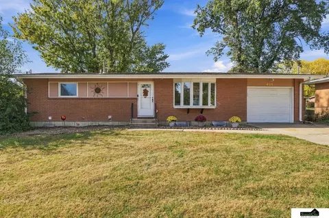 401 W Broadview Dr, Lincoln, NE 68505