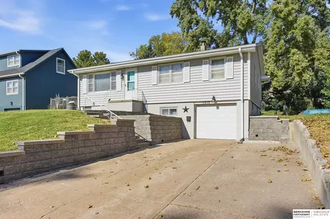 7818 Ontario St, Omaha, NE 68124