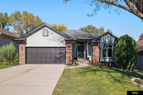 2516 Lynnwood Dr, Bellevue, NE 68123