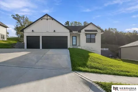 906 Southridge Dr, Louisville, NE 68037