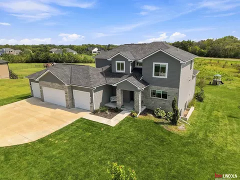 2975 Twin Pines Rd, Lincoln, NE 68523