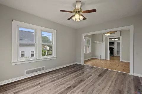 2117 Bancroft St, Omaha, NE 68108