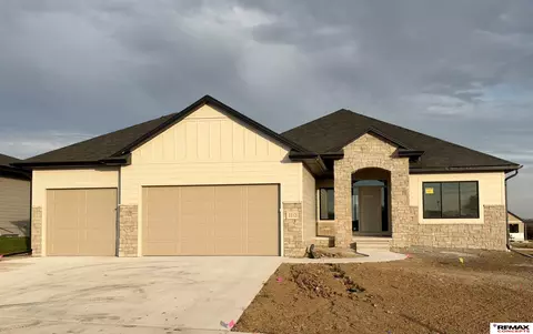 2212 Battle Creek Rd, Lincoln, NE 68520