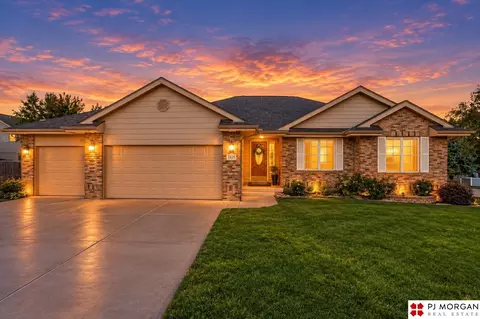 21928 Plum Creek Dr, Gretna, NE 68028