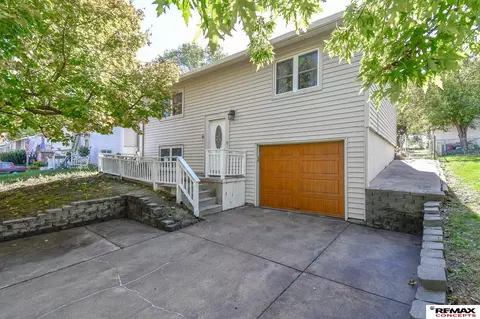 1115 E 16th St, Crete, NE 68333