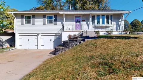 9704 Yates St, Omaha, NE 68134