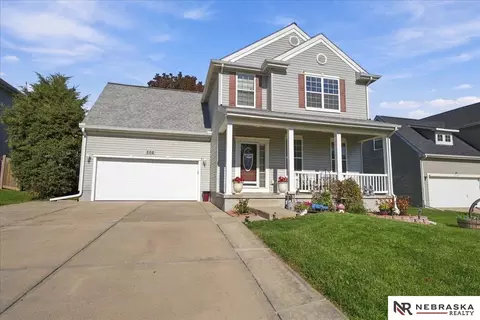 802 Summit Ridge Dr, Papillion, NE 68046