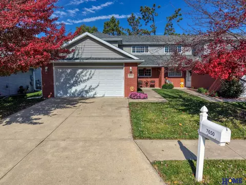 7650 Maple Village Dr, Lincoln, NE 68510