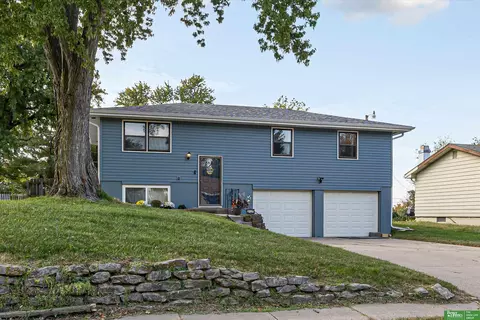 8121 Corby St, Omaha, NE 68134