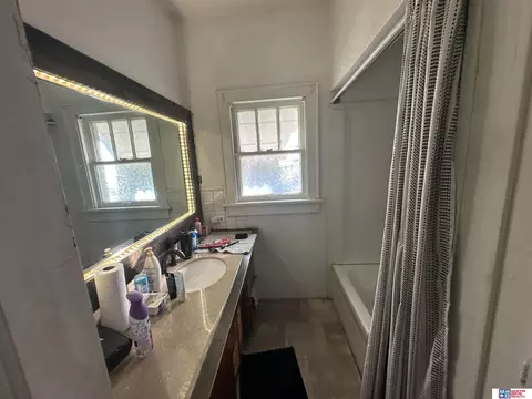 Bath - 210 N 9th St, Beatrice, NE 68310 photo 1 of 3
