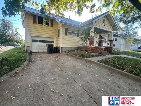 Exterior - 210 N 9th St, Beatrice, NE 68310 photo 2 of 3